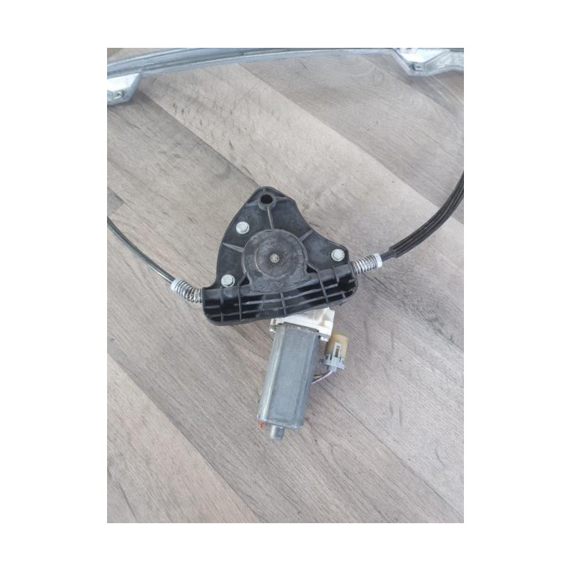 Leve vitre electrique avant gauche RENAULT CLIO 2 CAMPUS PHASE 1 d’occasion