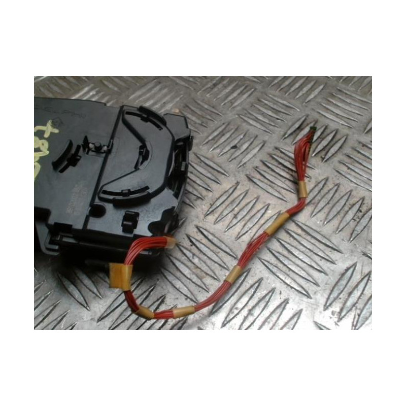Commodo phare RENAULT CLIO 3 PHASE 1 BREAK d’occasion