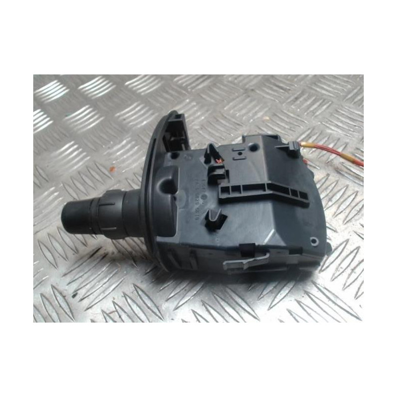 Commodo phare RENAULT CLIO 3 PHASE 1 BREAK d’occasion