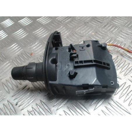Commodo phare RENAULT CLIO 3 PHASE 1 BREAK d’occasion