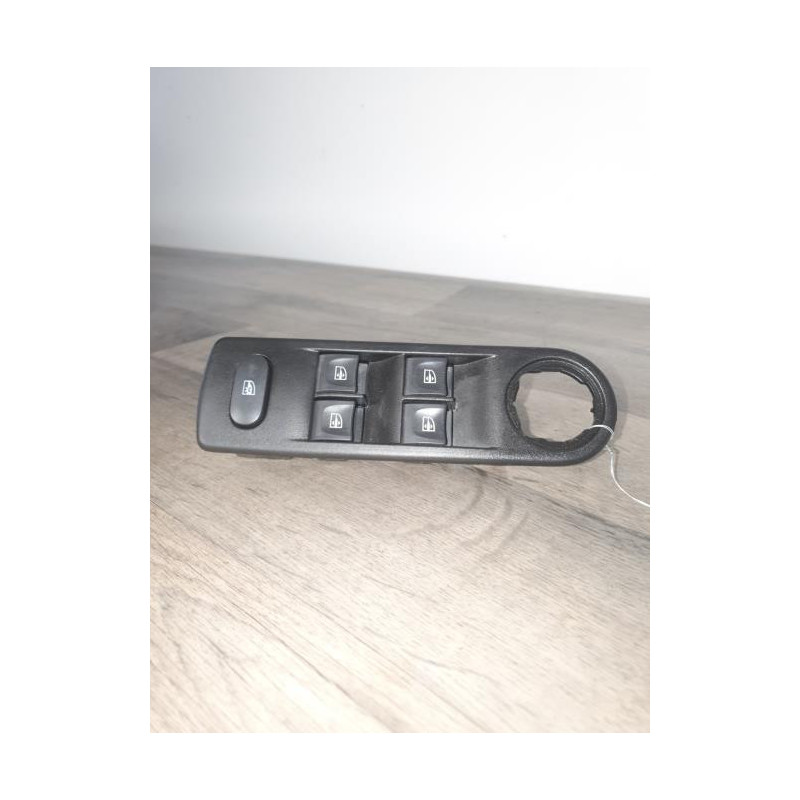Interrupteur de leve vitre avant gauche RENAULT CAPTUR 1 PHASE 1 d’occasion