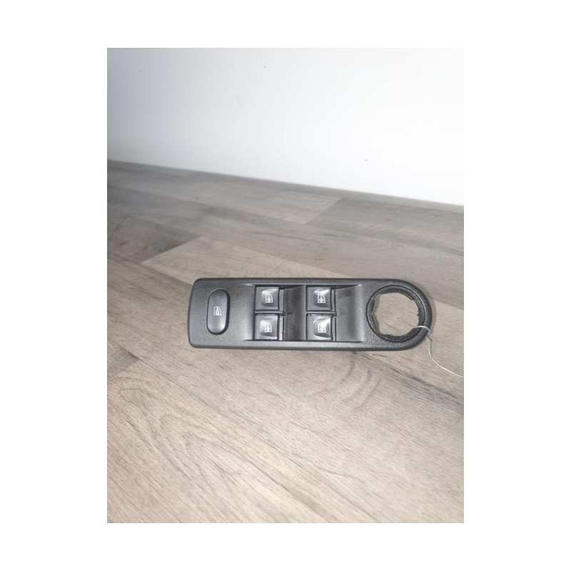 Interrupteur de leve vitre avant gauche RENAULT CAPTUR 1 PHASE 1 d’occasion