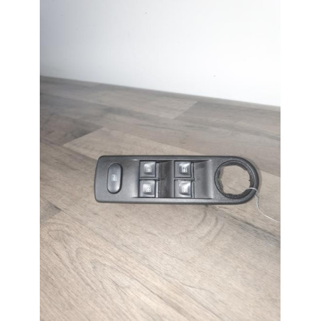 Interrupteur de leve vitre avant gauche RENAULT CAPTUR 1 PHASE 1 d’occasion