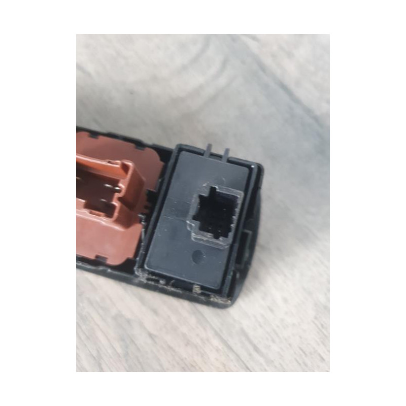 Interrupteur de leve vitre avant gauche RENAULT CAPTUR 1 PHASE 1 d’occasion