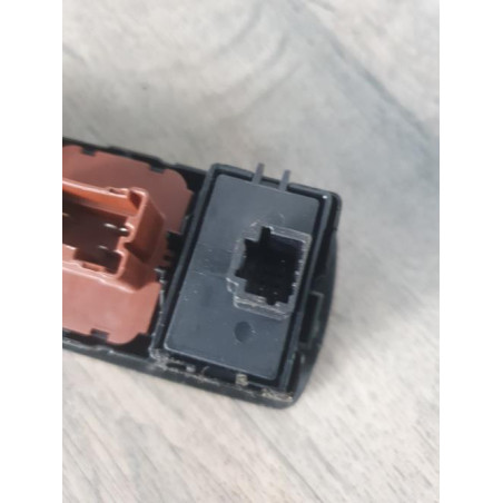 Interrupteur de leve vitre avant gauche RENAULT CAPTUR 1 PHASE 1 d’occasion