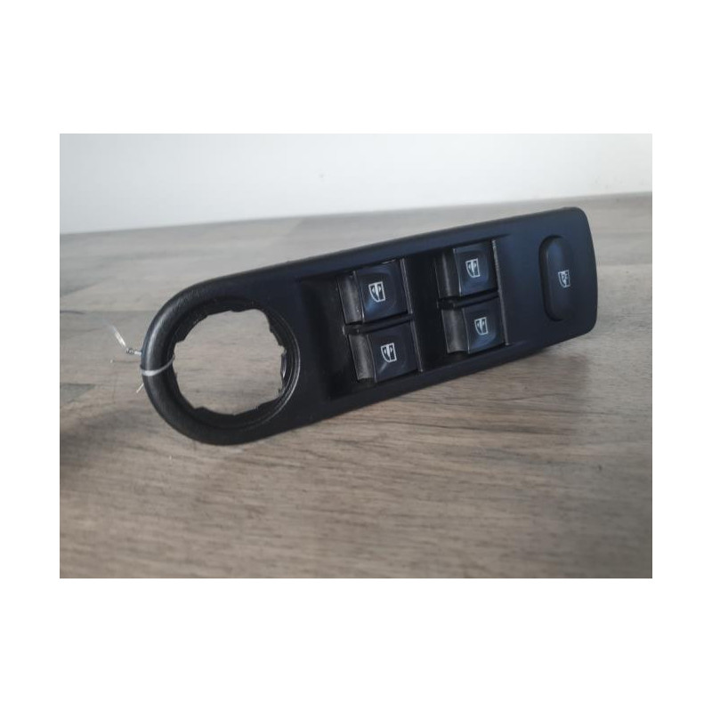 Interrupteur de leve vitre avant gauche RENAULT CAPTUR 1 PHASE 1 d’occasion