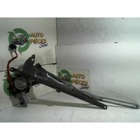 Leve vitre electrique avant droit SUZUKI BALENO 1 BREAK d’occasion