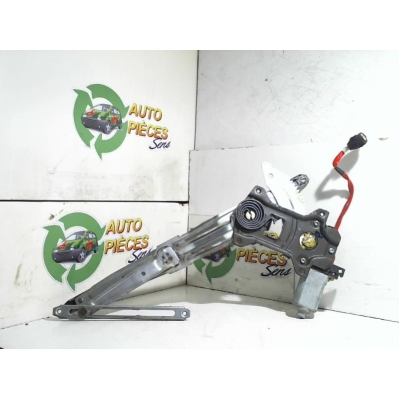 Leve vitre electrique avant droit SUZUKI BALENO 1 BREAK d’occasion