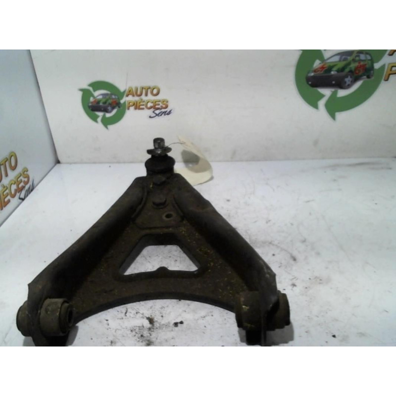 Triangle avant droit RENAULT R11 d’occasion