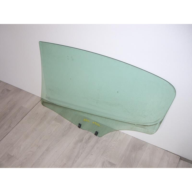 Vitre arriere droit PEUGEOT 407 PHASE 1 d’occasion