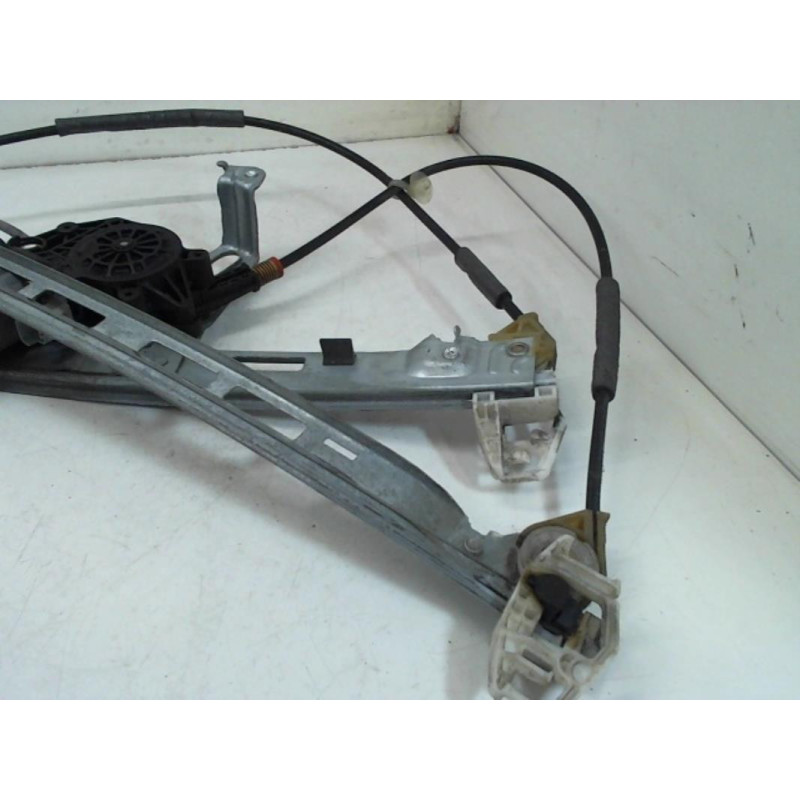 Leve vitre electrique avant gauche PEUGEOT 206 PHASE 1 BREAK d’occasion