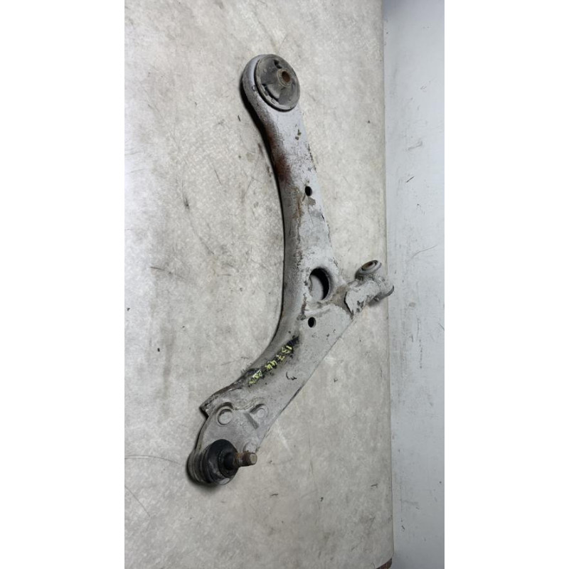 Triangle avant droit TOYOTA AVENSIS 2 PHASE 2 d’occasion