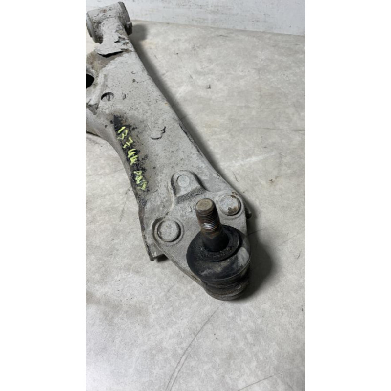 Triangle avant droit TOYOTA AVENSIS 2 PHASE 2 d’occasion