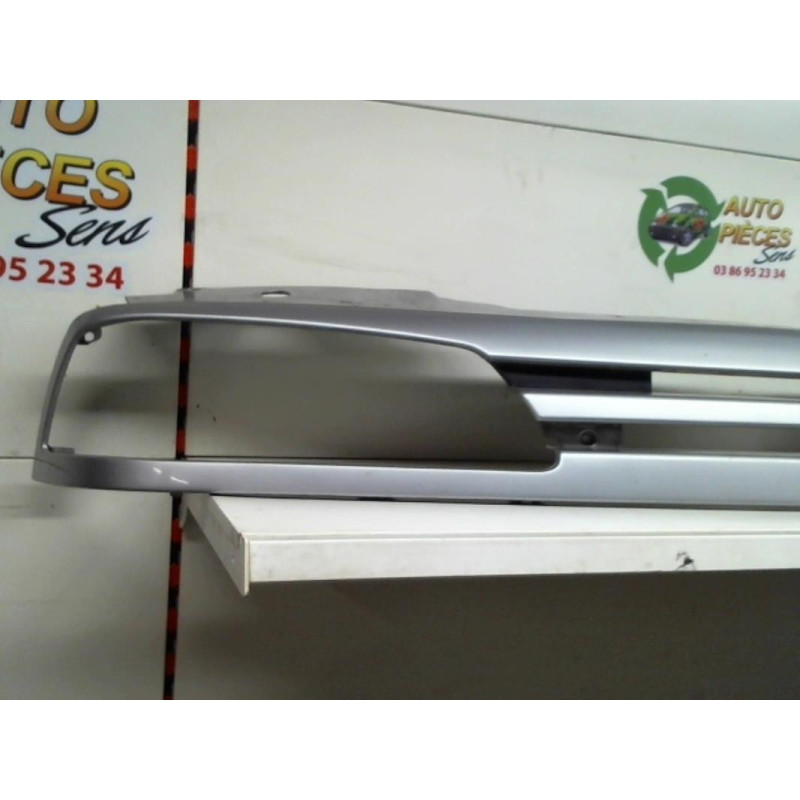 Calandre PEUGEOT 806 PHASE 1 d’occasion