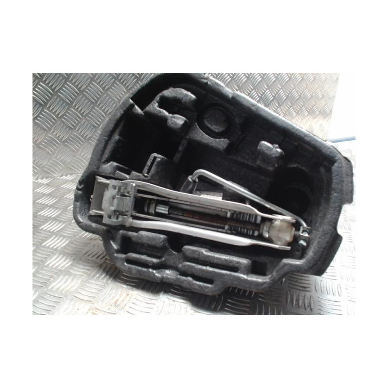 Cric (Ensemble depannage) VOLKSWAGEN BORA d’occasion