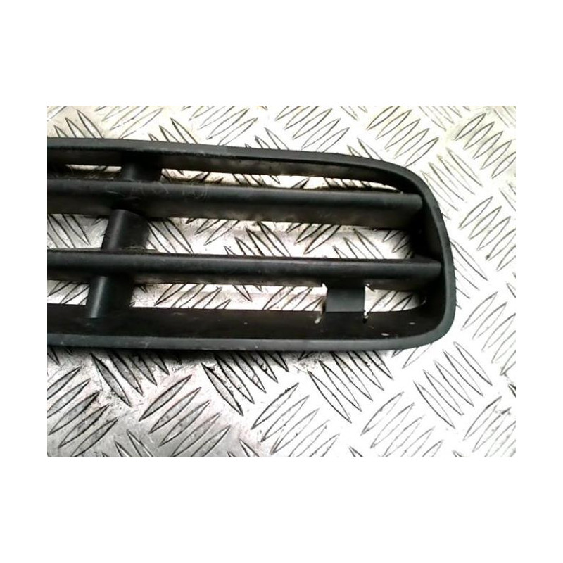 Grille de pare choc VOLKSWAGEN GOLF 4 d’occasion