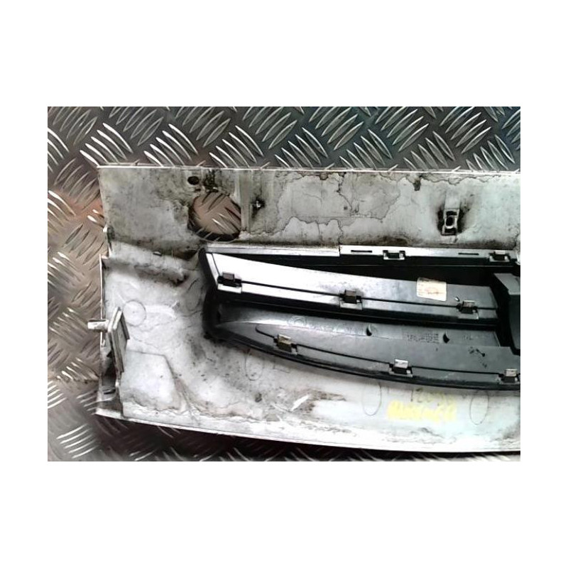 Calandre PEUGEOT PARTNER 1 PHASE 2 d’occasion