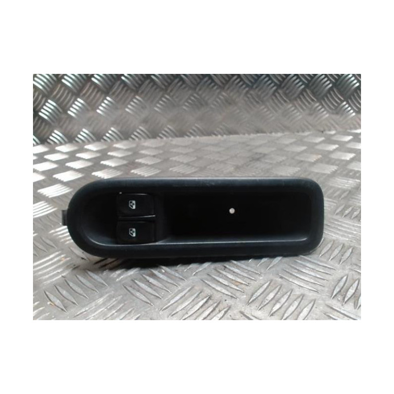 Interrupteur de leve vitre avant gauche RENAULT TWINGO 2 PHASE 1 d’occasion