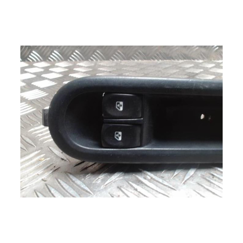 Interrupteur de leve vitre avant gauche RENAULT TWINGO 2 PHASE 1 d’occasion