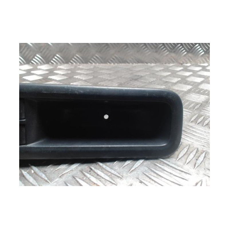 Interrupteur de leve vitre avant gauche RENAULT TWINGO 2 PHASE 1 d’occasion
