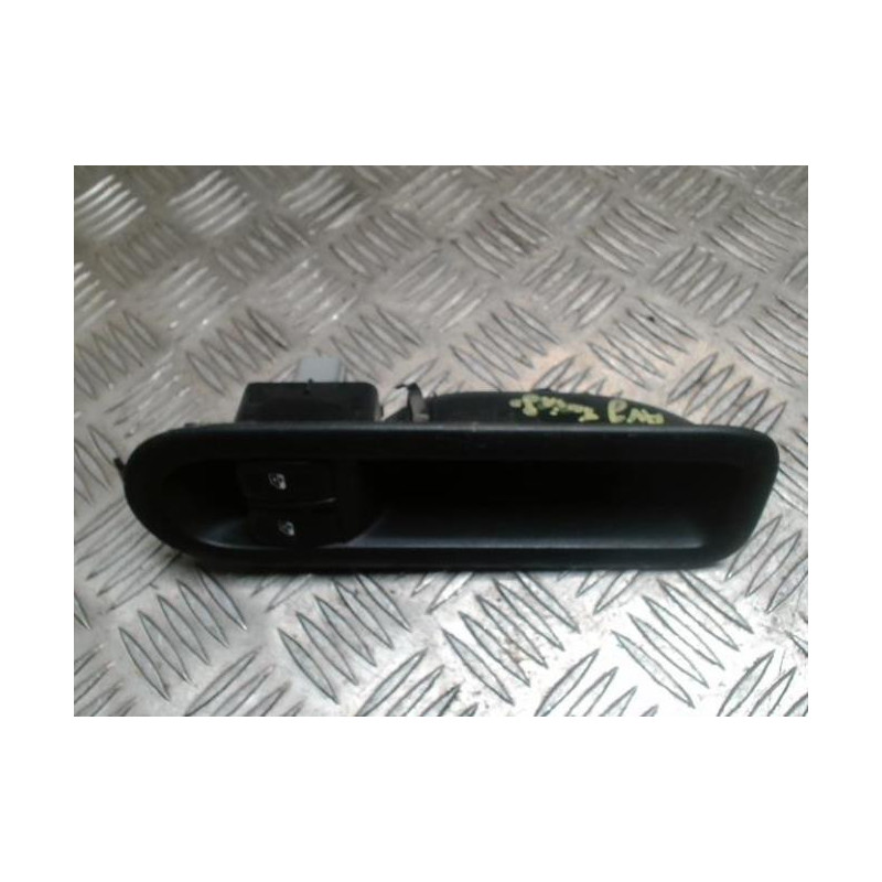 Interrupteur de leve vitre avant gauche RENAULT TWINGO 2 PHASE 1 d’occasion