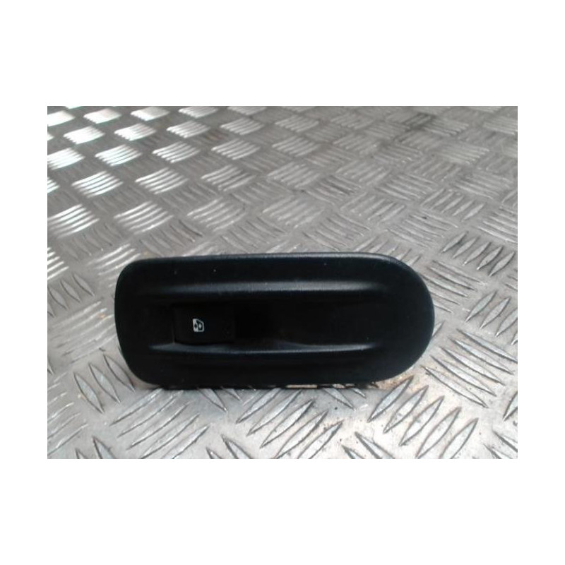 Interrupteur de leve vitre avant droit RENAULT MASTER 2 PHASE 2 d’occasion