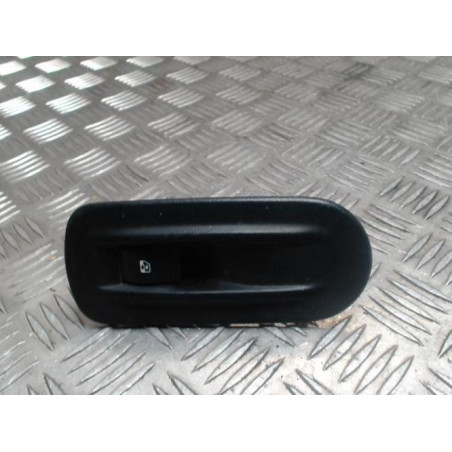 Interrupteur de leve vitre avant droit RENAULT MASTER 2 PHASE 2 d’occasion