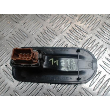 Interrupteur de leve vitre avant droit RENAULT MASTER 2 PHASE 2 d’occasion