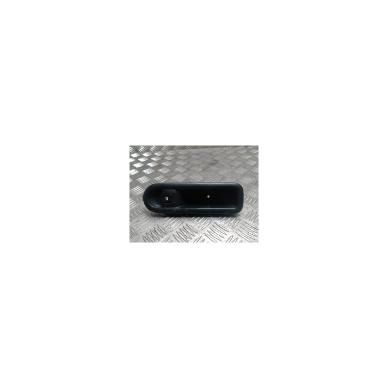 Interrupteur de leve vitre avant droit RENAULT TWINGO 2 PHASE 1 d’occasion
