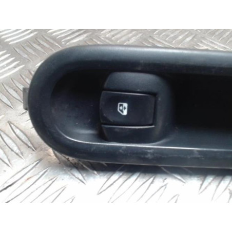 Interrupteur de leve vitre avant droit RENAULT TWINGO 2 PHASE 1 d’occasion