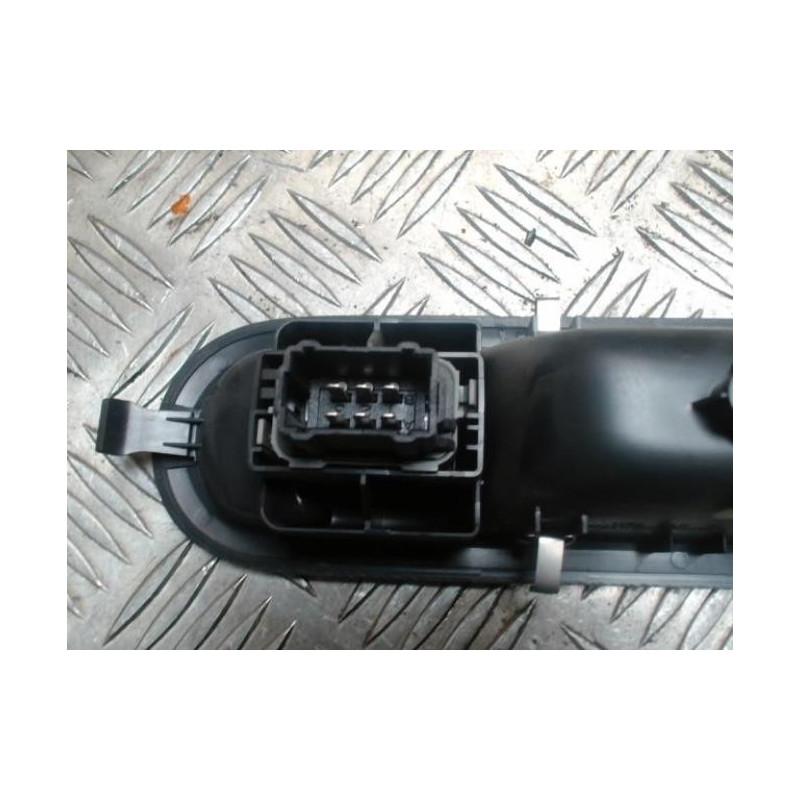 Interrupteur de leve vitre avant droit RENAULT TWINGO 2 PHASE 1 d’occasion