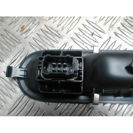 Interrupteur de leve vitre avant droit RENAULT TWINGO 2 PHASE 1 d’occasion