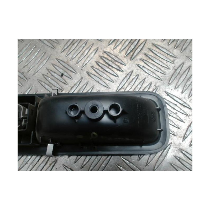 Interrupteur de leve vitre avant droit RENAULT TWINGO 2 PHASE 1 d’occasion