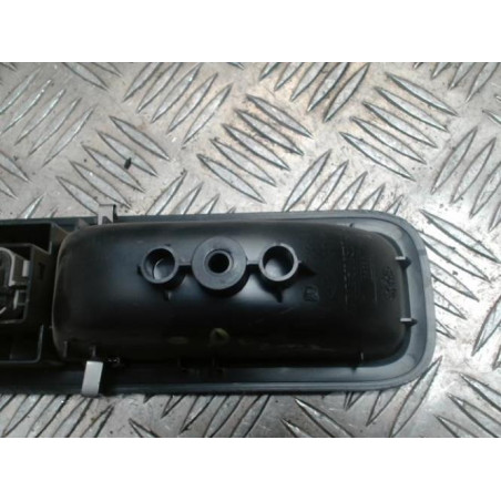 Interrupteur de leve vitre avant droit RENAULT TWINGO 2 PHASE 1 d’occasion