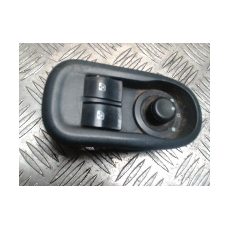 Interrupteur de leve vitre avant gauche RENAULT KANGOO 2 PHASE 1 d’occasion