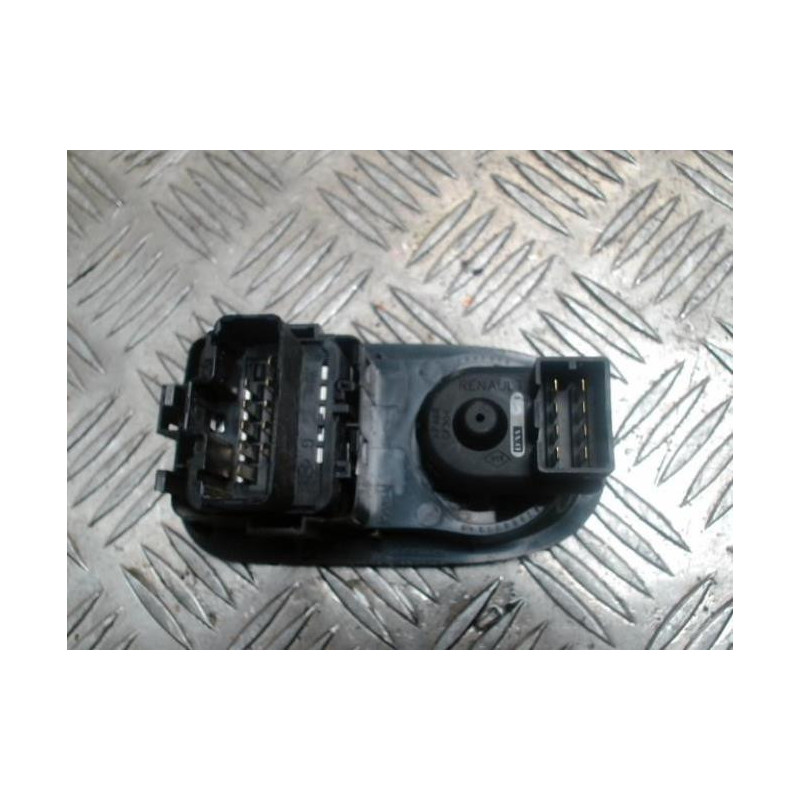 Interrupteur de leve vitre avant gauche RENAULT KANGOO 2 PHASE 1 d’occasion