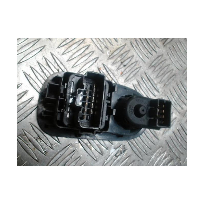 Interrupteur de leve vitre avant gauche RENAULT KANGOO 2 PHASE 1 d’occasion
