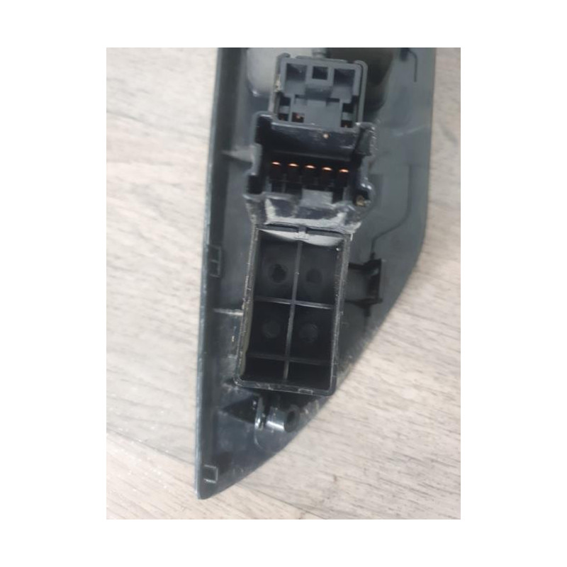 Interrupteur de leve vitre avant droit SUBARU FORESTER 4 d’occasion