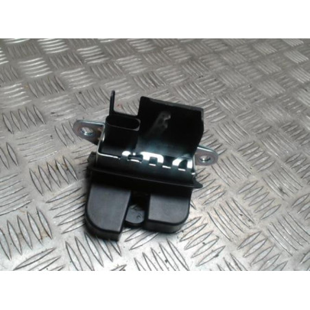 Serrure de coffre VOLKSWAGEN POLO 6 PHASE 1 d’occasion
