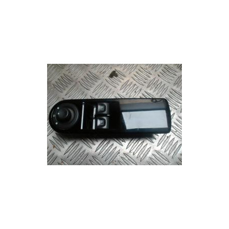 Interrupteur de leve vitre avant gauche RENAULT CLIO 4 PHASE 1 d’occasion