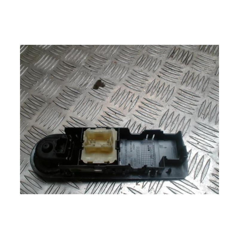 Interrupteur de leve vitre avant gauche RENAULT CLIO 4 PHASE 1 d’occasion