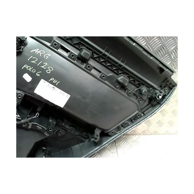 Panneau de porte arriere gauche VOLKSWAGEN POLO 6 PHASE 1 d’occasion