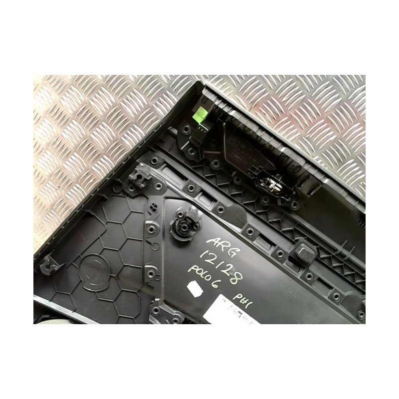 Panneau de porte arriere gauche VOLKSWAGEN POLO 6 PHASE 1 d’occasion