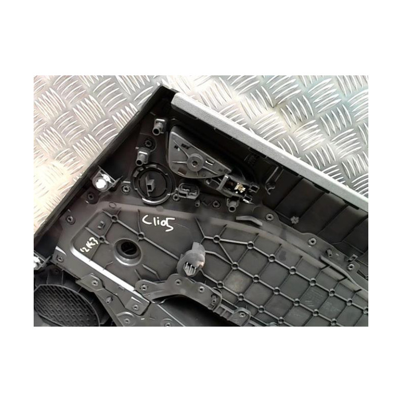 Panneau de porte arriere gauche RENAULT CLIO 5 PHASE 1 d’occasion
