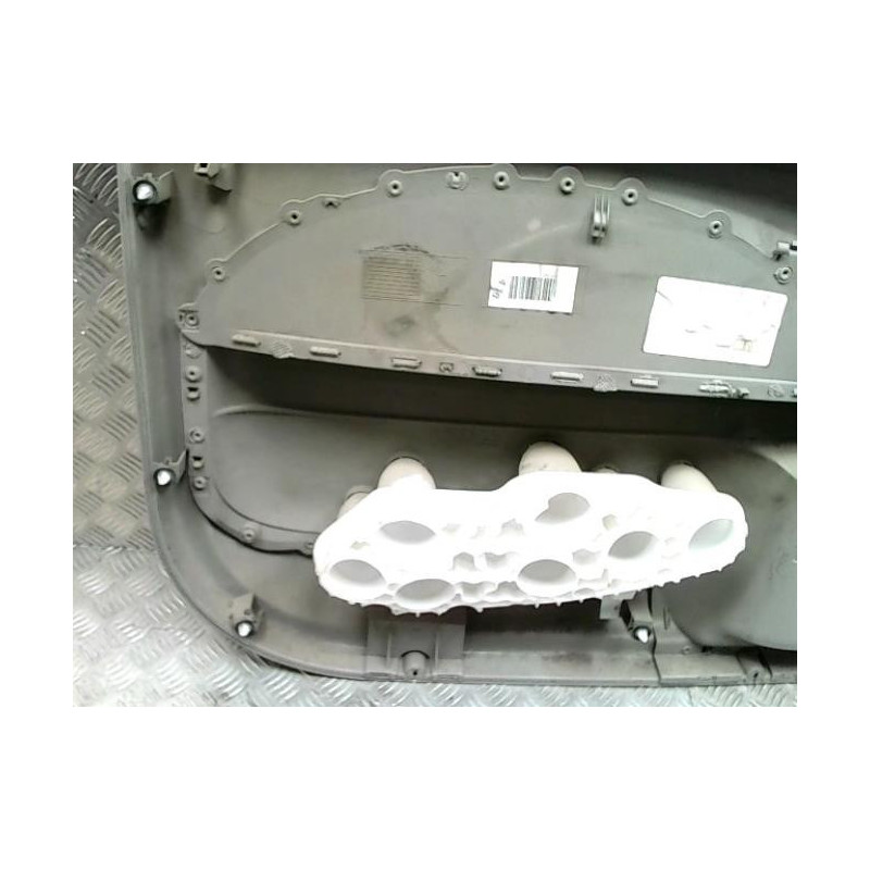 Panneau de porte avant droit RENAULT TWINGO 2 PHASE 1 d’occasion