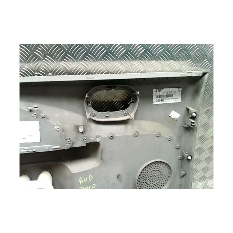 Panneau de porte avant droit RENAULT TWINGO 2 PHASE 1 d’occasion