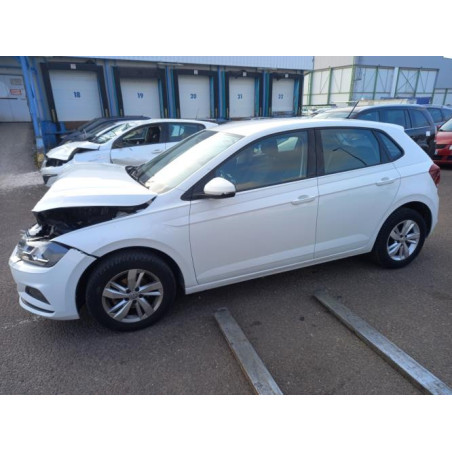 Enjoliveur de phare droit VOLKSWAGEN POLO 6 PHASE 1 d’occasion