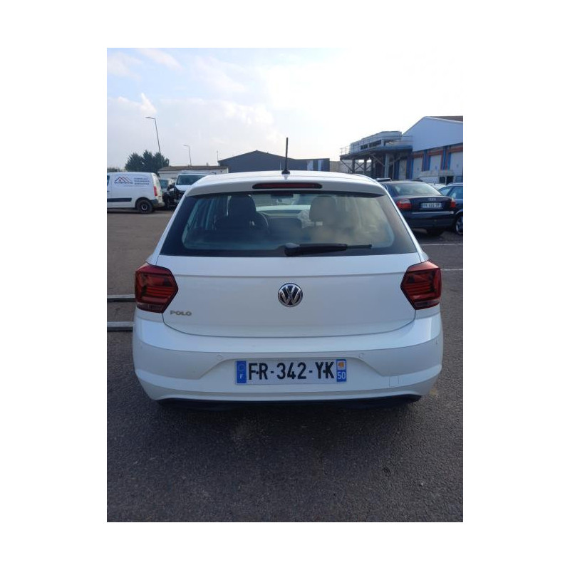 Enjoliveur de phare droit VOLKSWAGEN POLO 6 PHASE 1 d’occasion