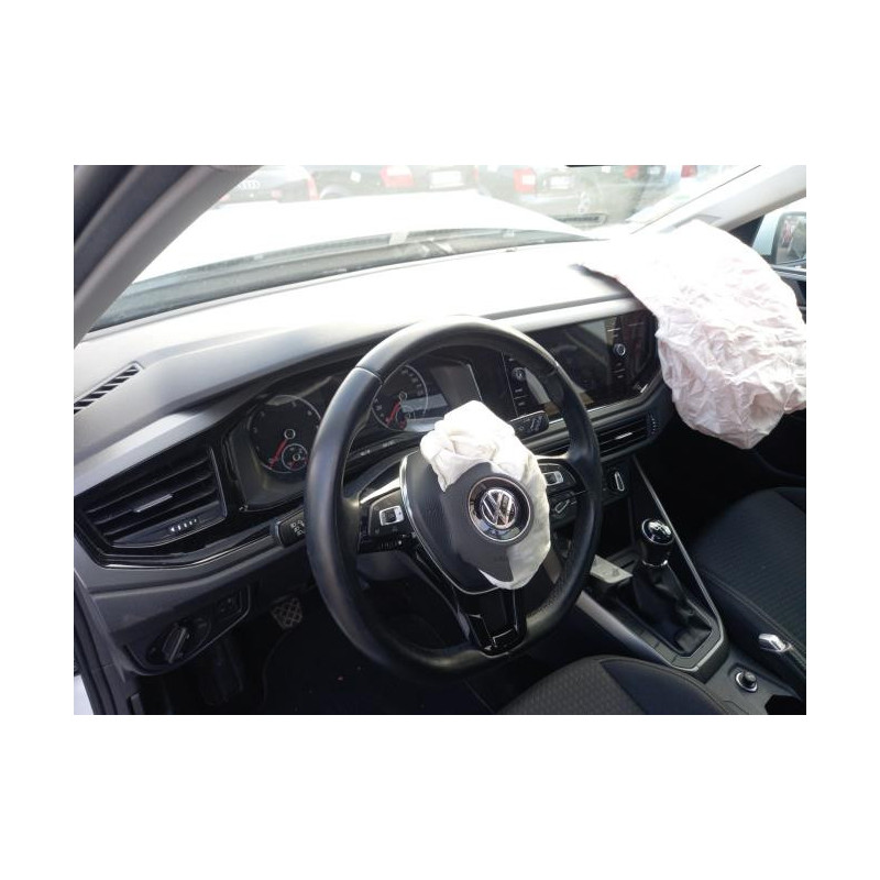 Enjoliveur de phare droit VOLKSWAGEN POLO 6 PHASE 1 d’occasion