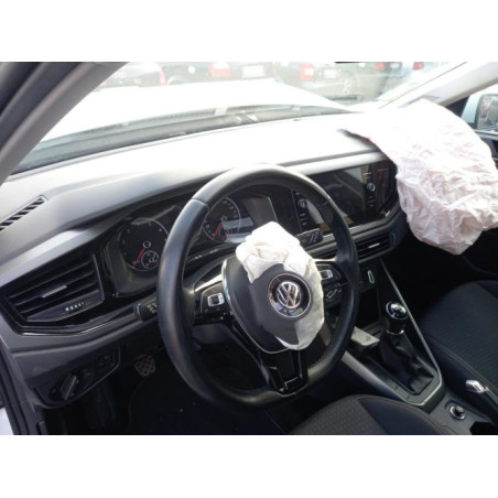 Enjoliveur de phare droit VOLKSWAGEN POLO 6 PHASE 1 d’occasion